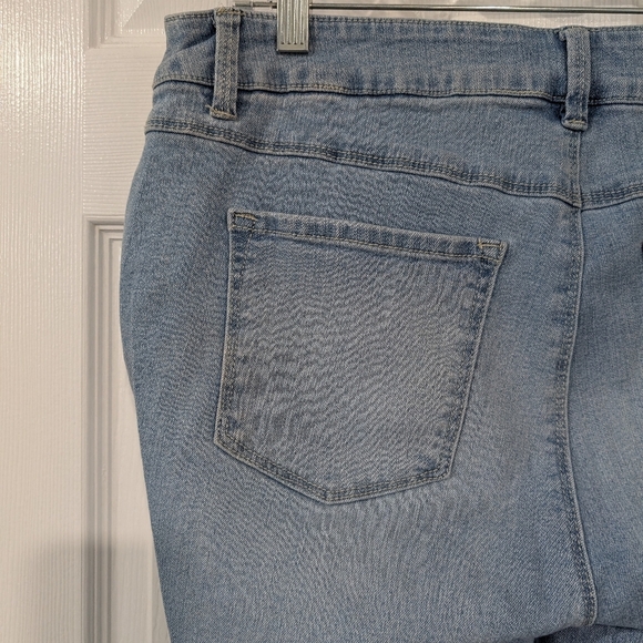D. Jeans Light Wash High Waist Skinny Denim Jeans in Size 16 - Picture 6 of 10